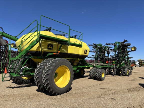 Used 2014 John Deere 1870 Air Drills and Seeders at Horizon Ag & Turf in Lloydminster, AB - Photo2