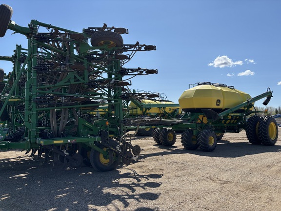 Used 2014 John Deere 1870 Air Drills and Seeders at Horizon Ag & Turf in Lloydminster, AB - Photo6