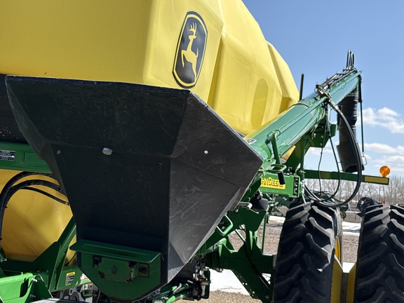 Used 2014 John Deere 1870 Air Drills and Seeders at Horizon Ag & Turf in Lloydminster, AB - Photo13