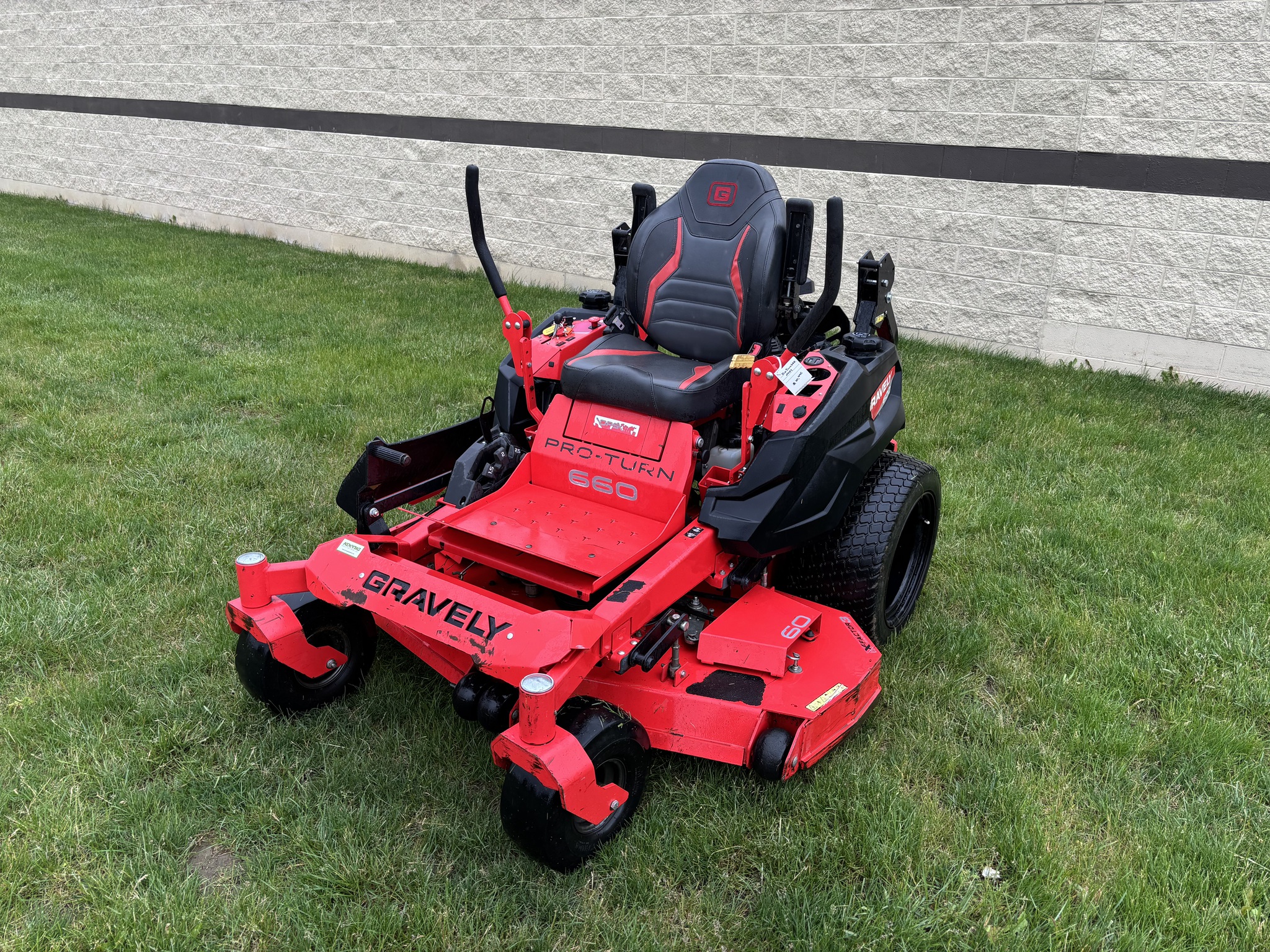 Used 2021 Gravely Pro-Turn 660 Zero Turn Mowers at Koenig Equipment in Tipp City, OH - PhotoXL2