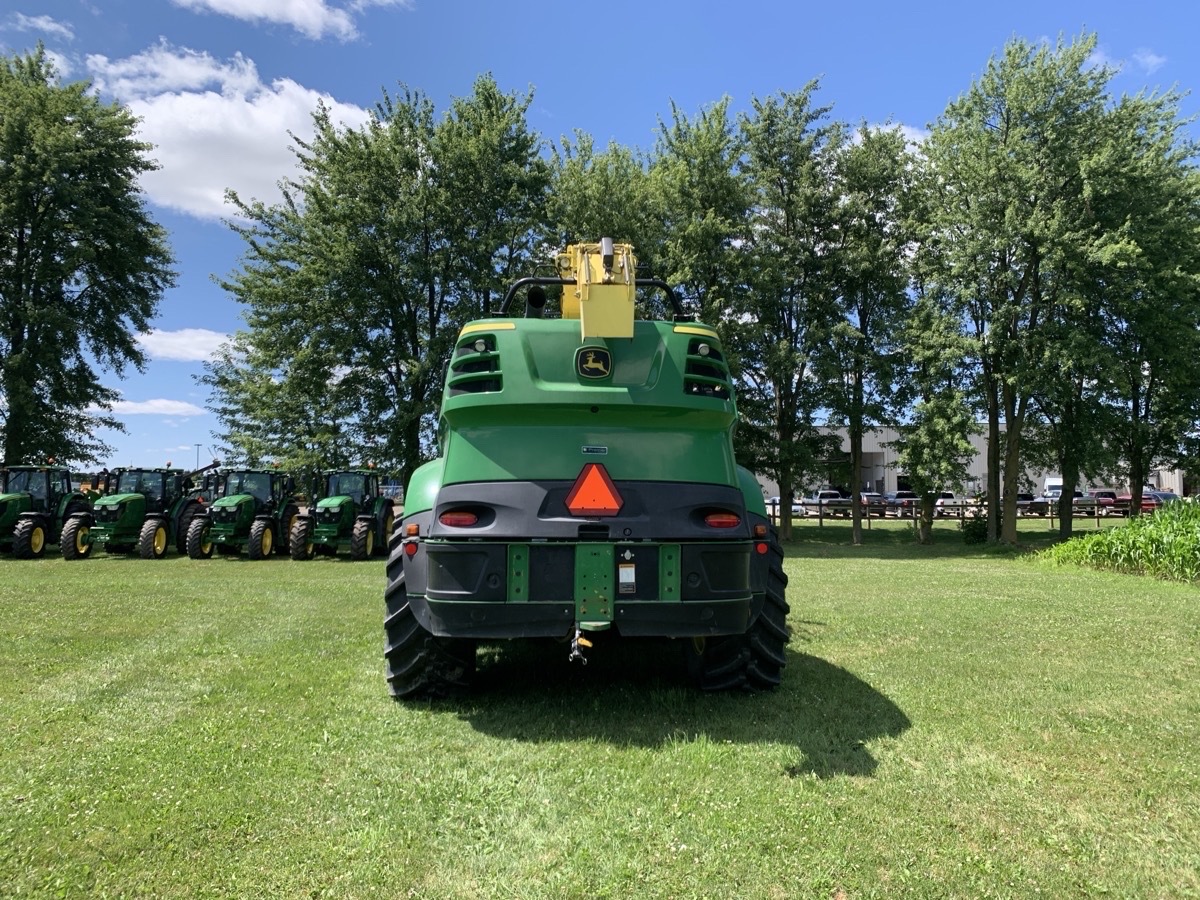 2016 John Deere 8200 Image 4