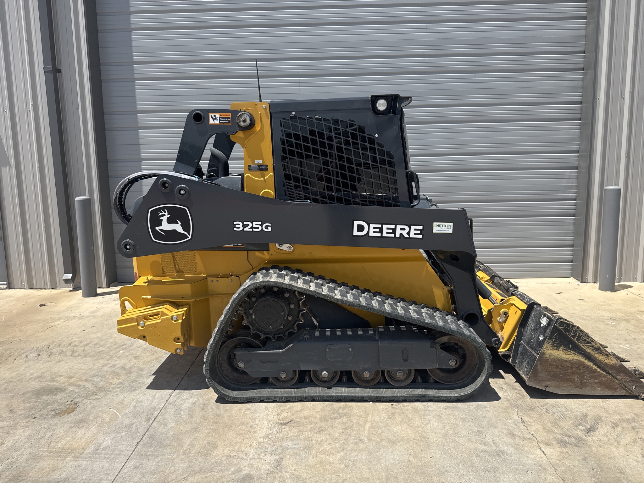 2023 John Deere 325G Image 4