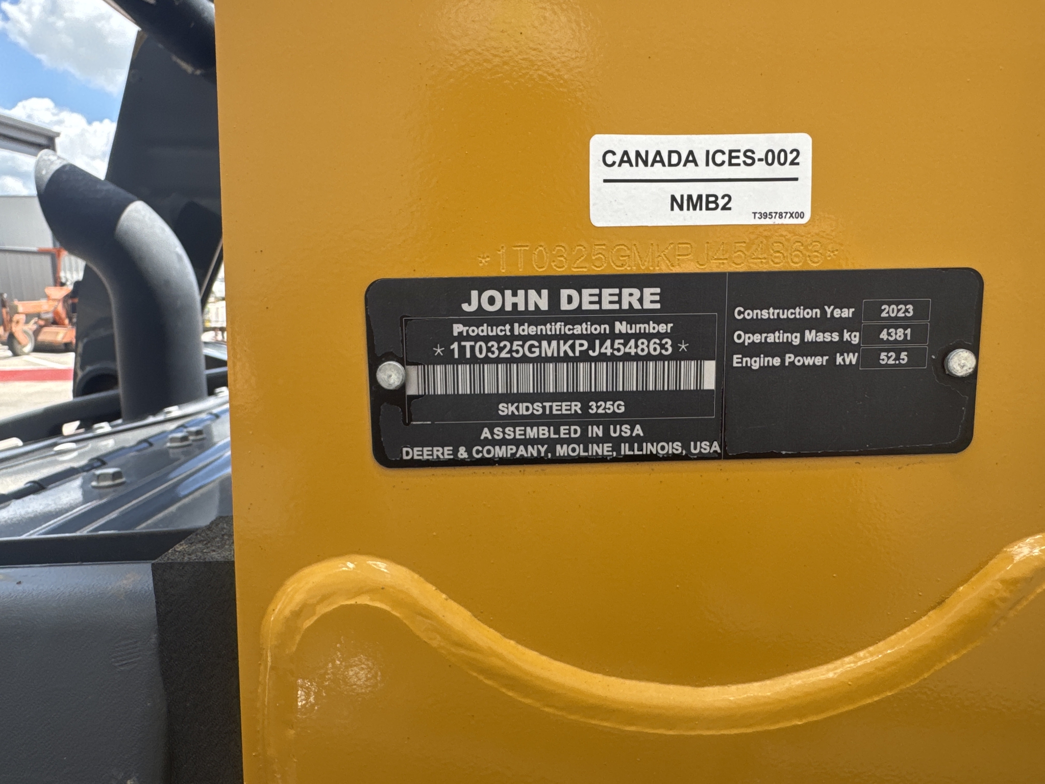 2023 John Deere 325G Image 30