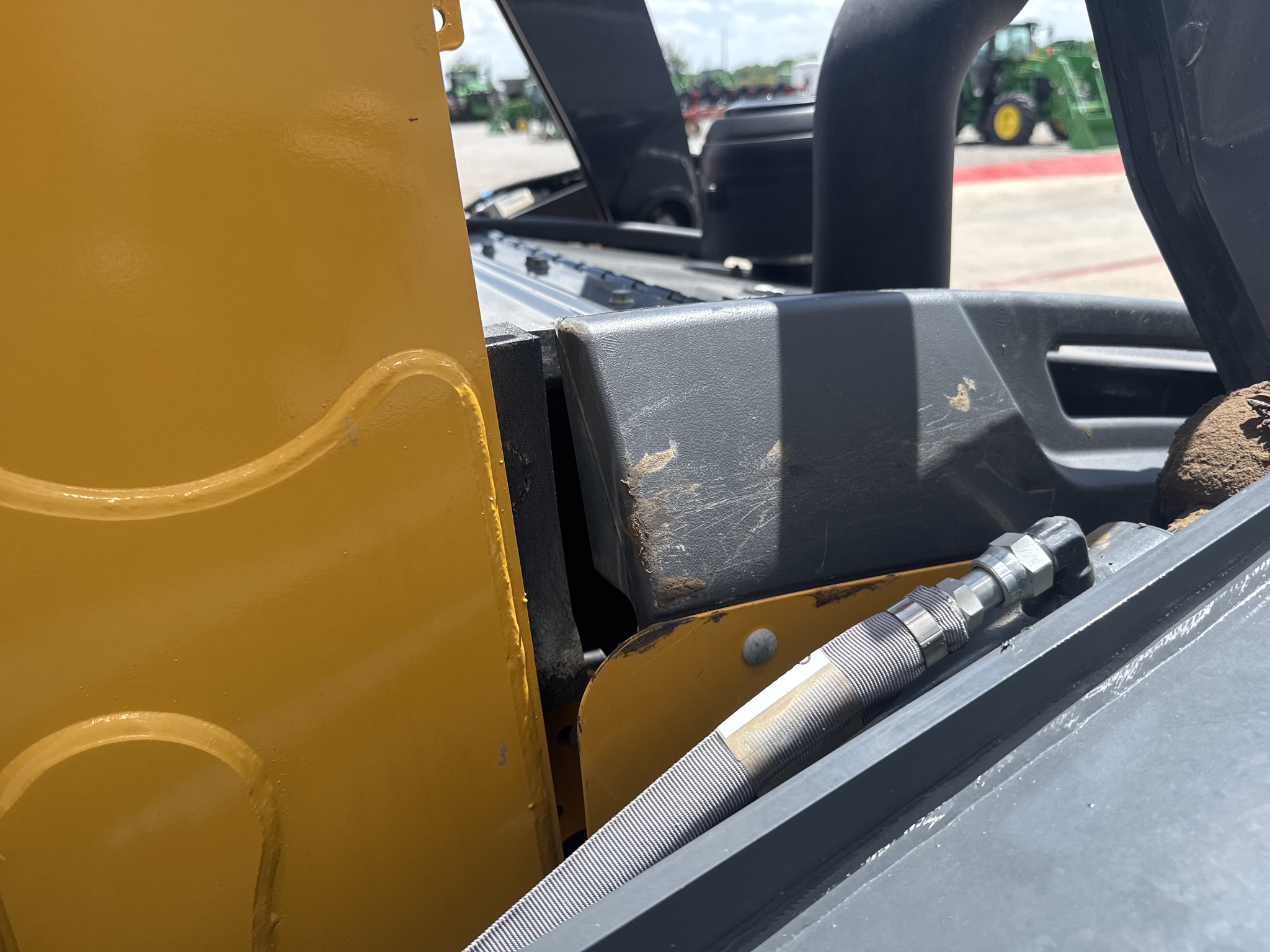 2023 John Deere 325G Image 25