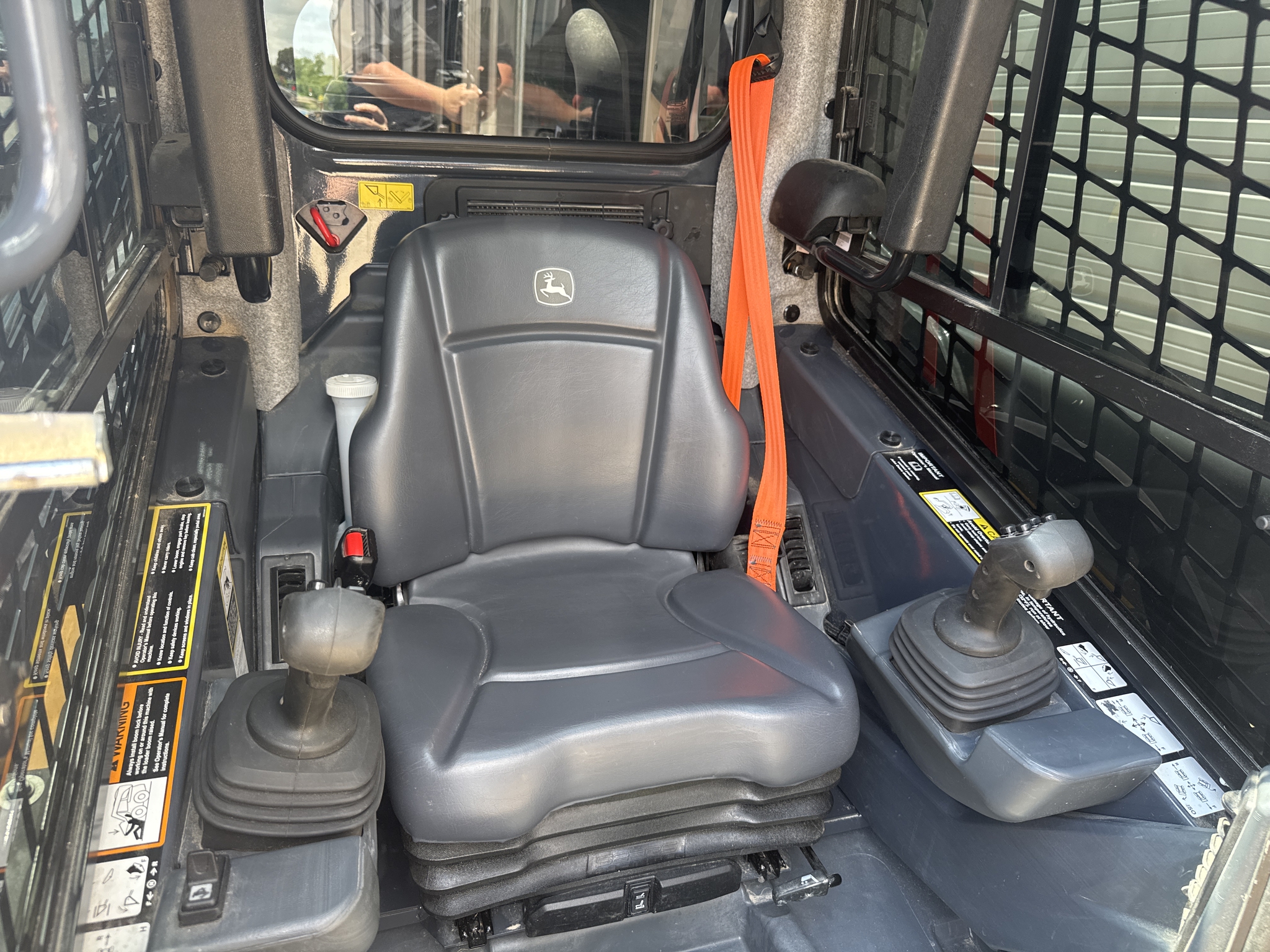 2023 John Deere 325G Image 8
