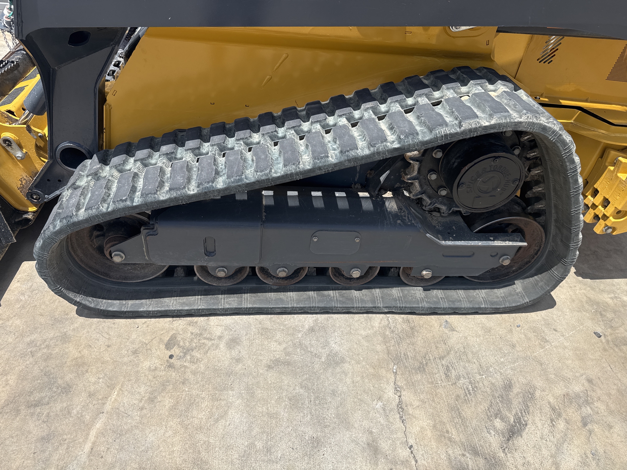 2023 John Deere 325G Image 26