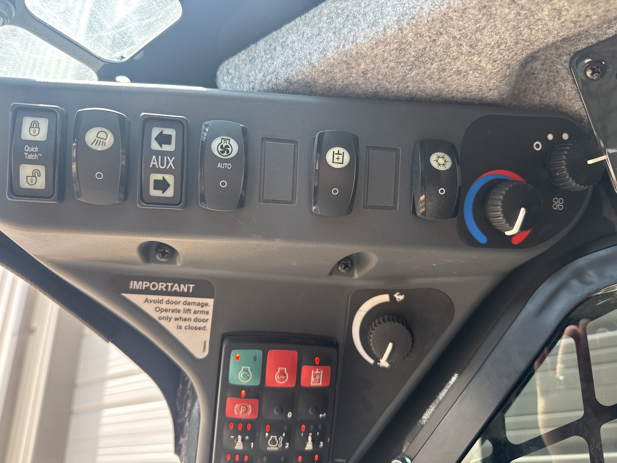 2023 John Deere 325G Image 10