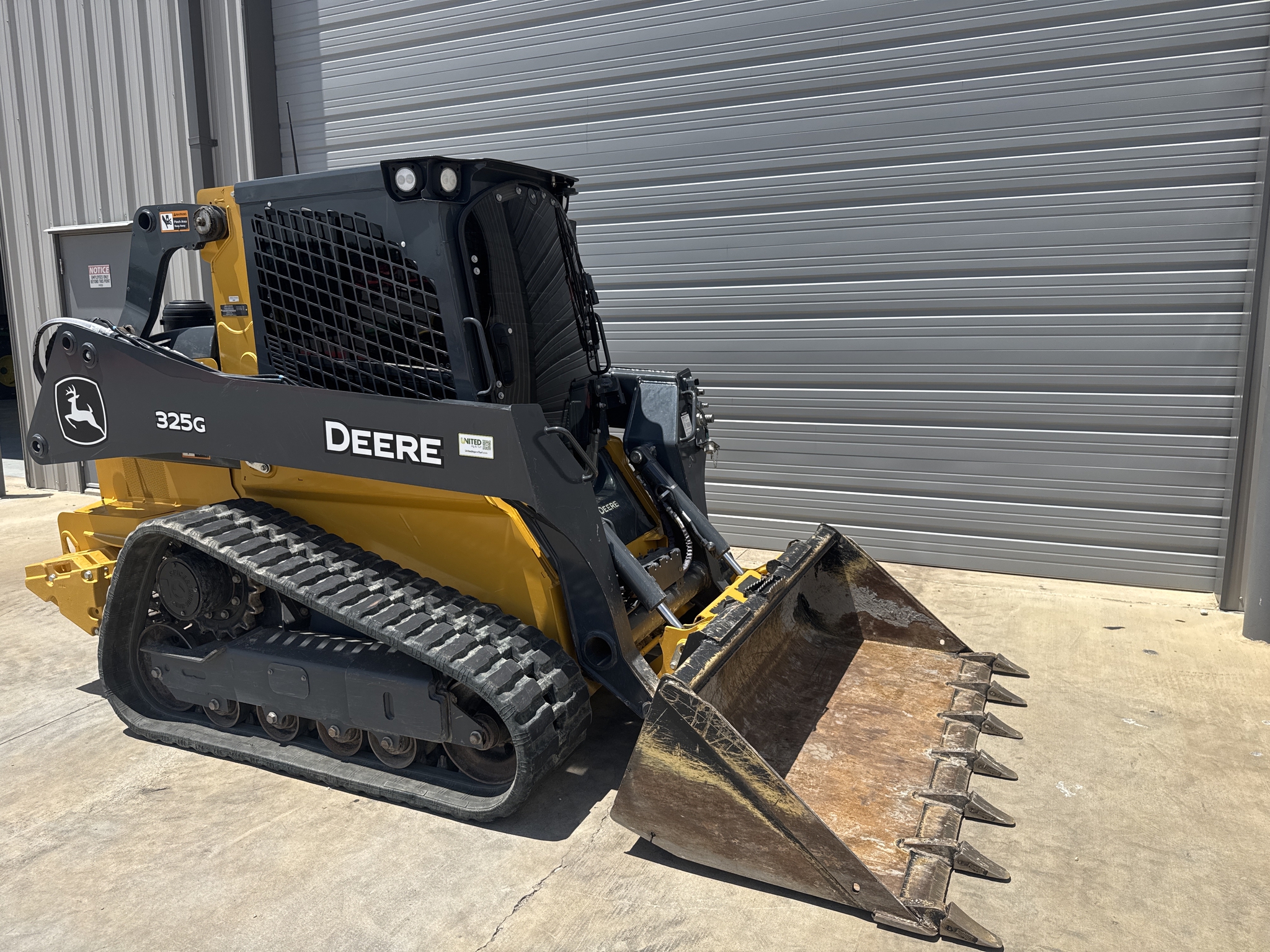2023 John Deere 325G Image 3
