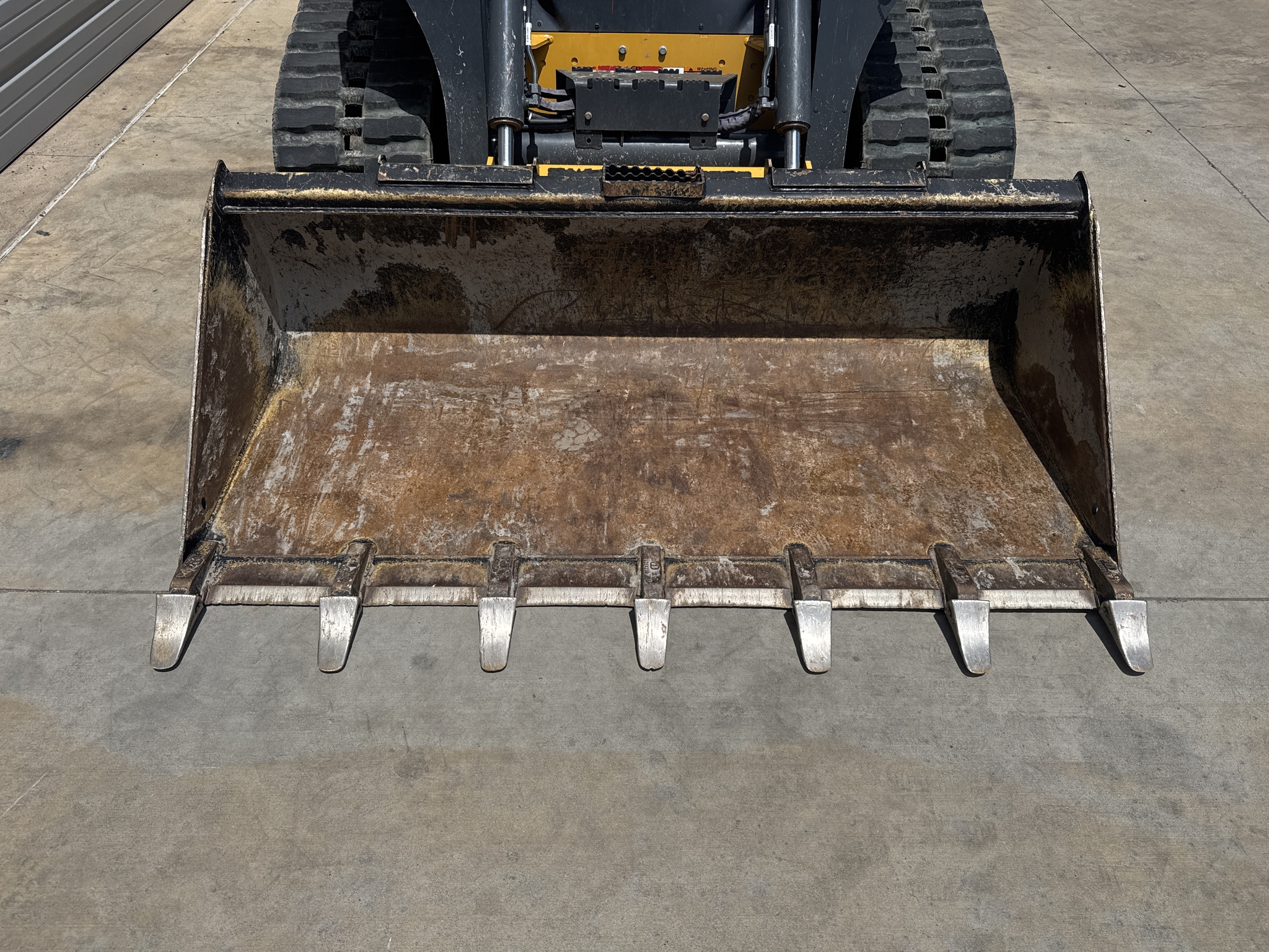 2023 John Deere 325G Image 24