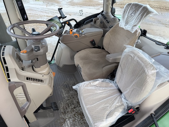 2025 John Deere 6R 165 - Photo29