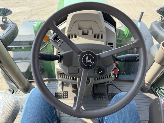 2025 John Deere 6R 165 - Photo29