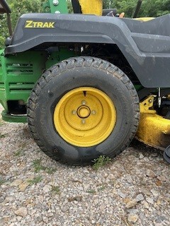 2021 John Deere Z515E Image 12