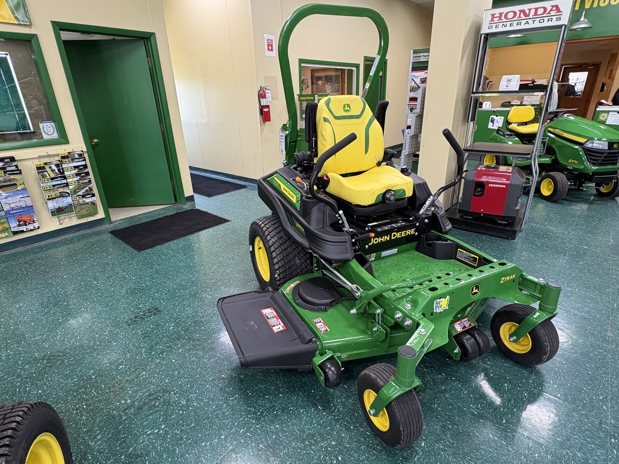 2025 John Deere Z950M Image 1