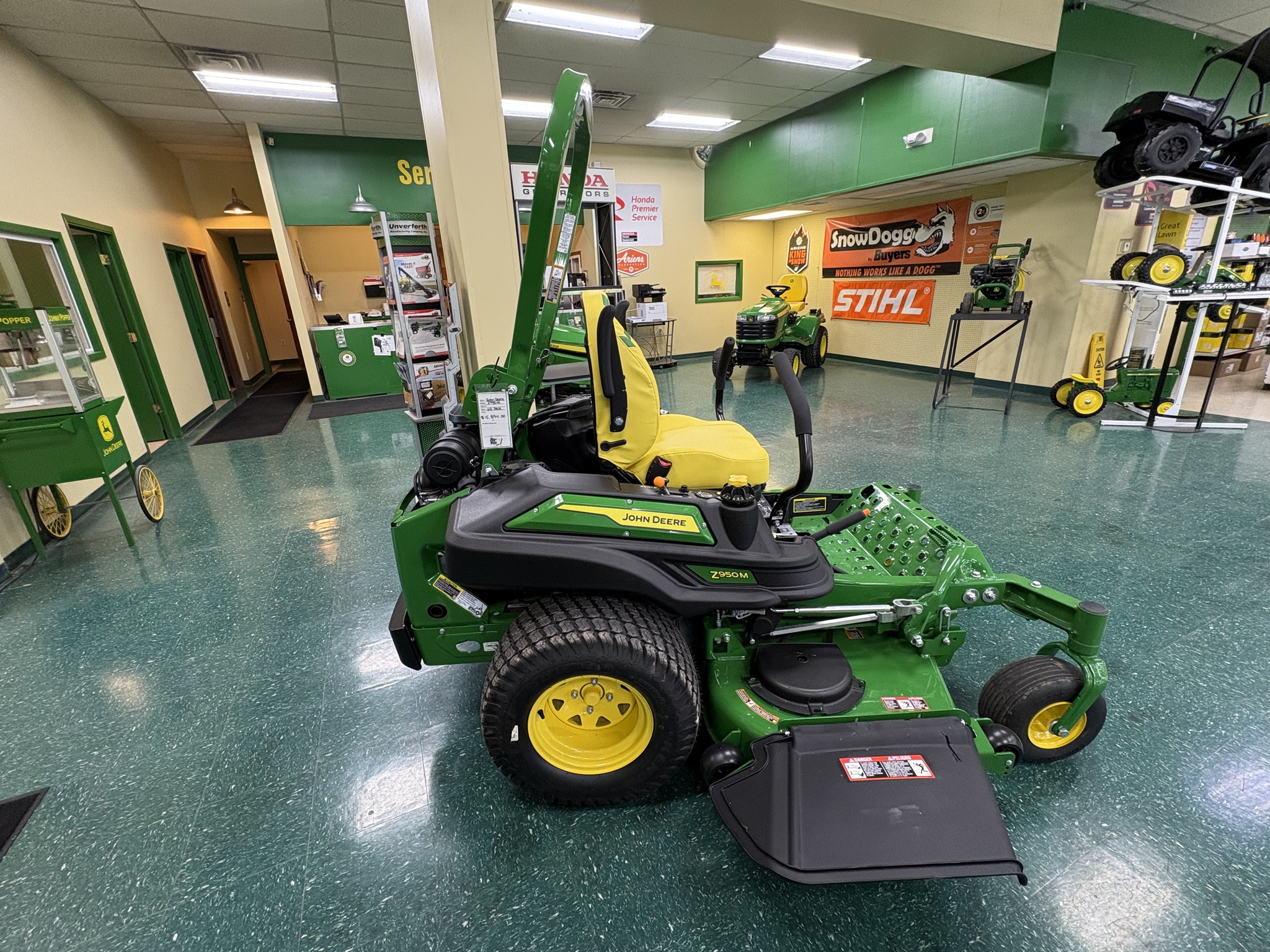 2025 John Deere Z950M Image 2