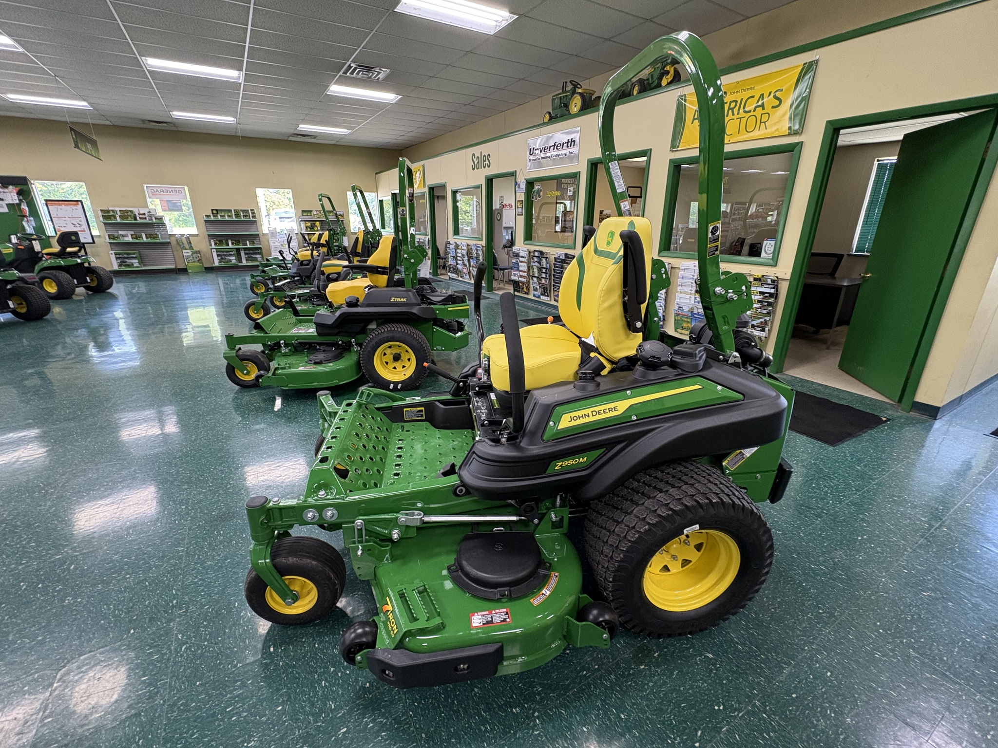 2025 John Deere Z950M Image 6