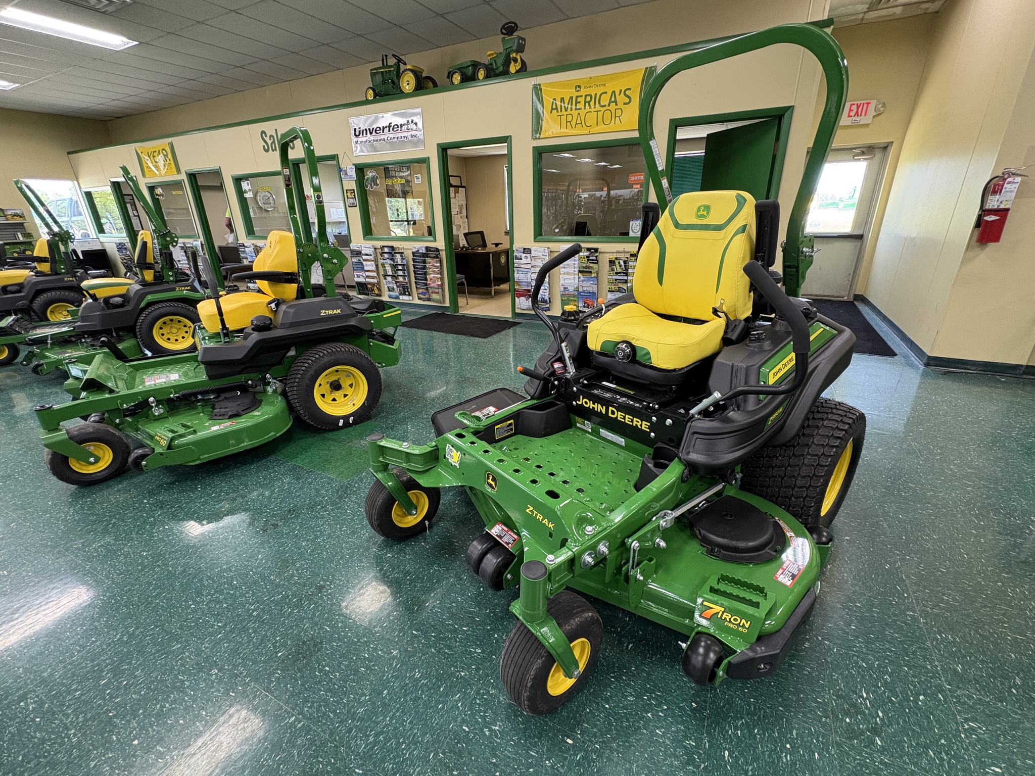 2025 John Deere Z950M Image 7