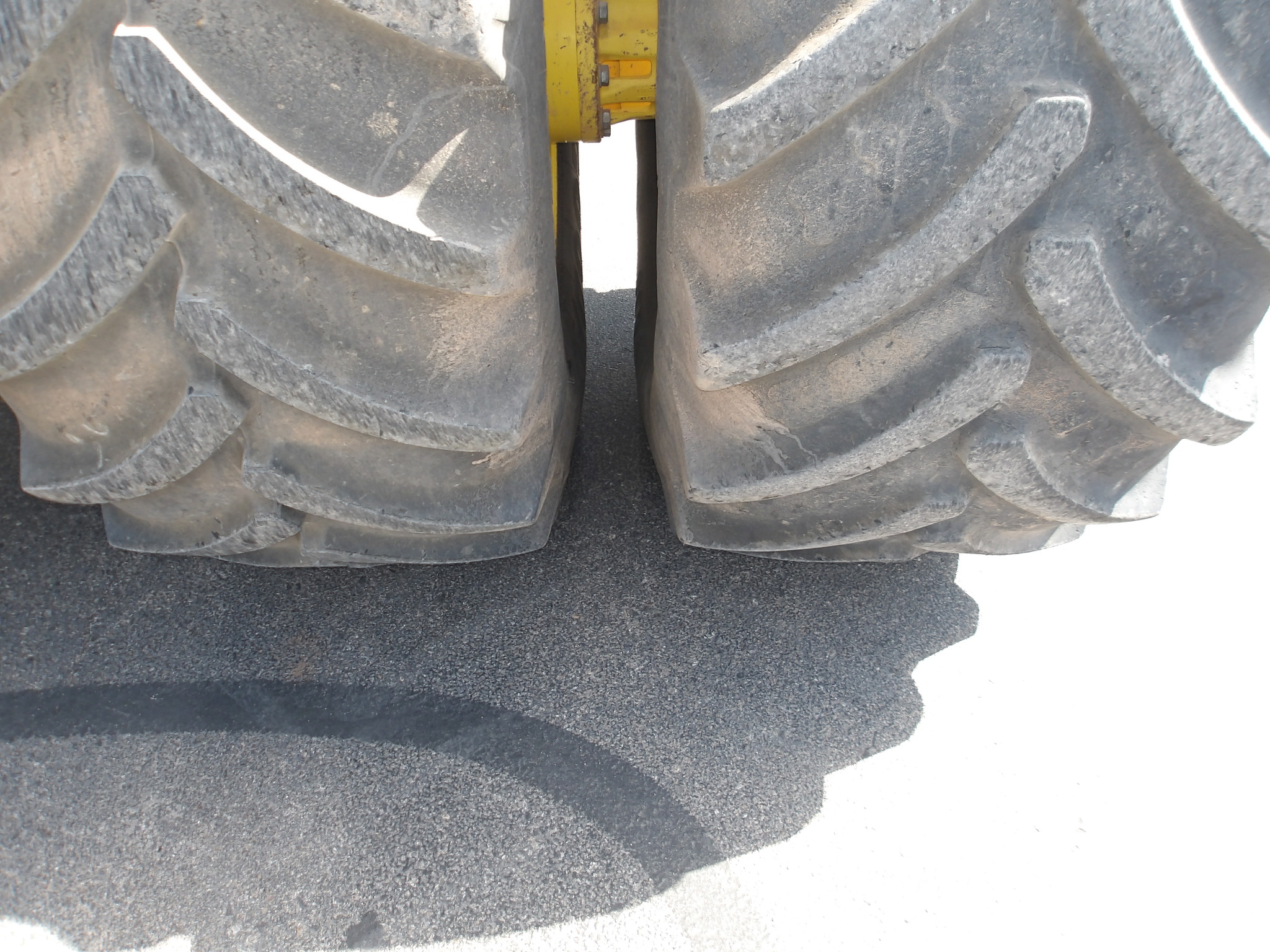 2015 John Deere 9570R Image 11