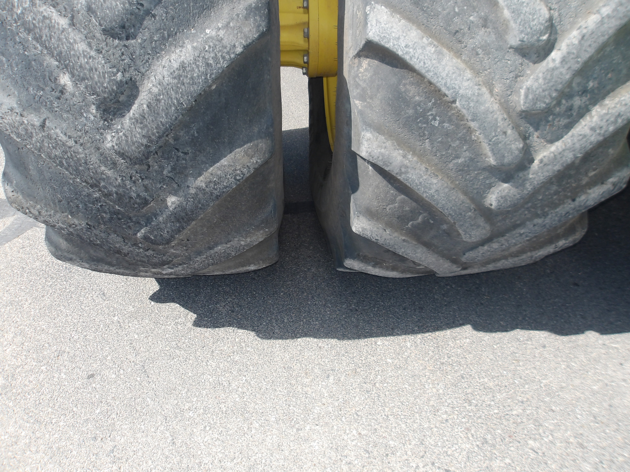 2015 John Deere 9570R Image 13