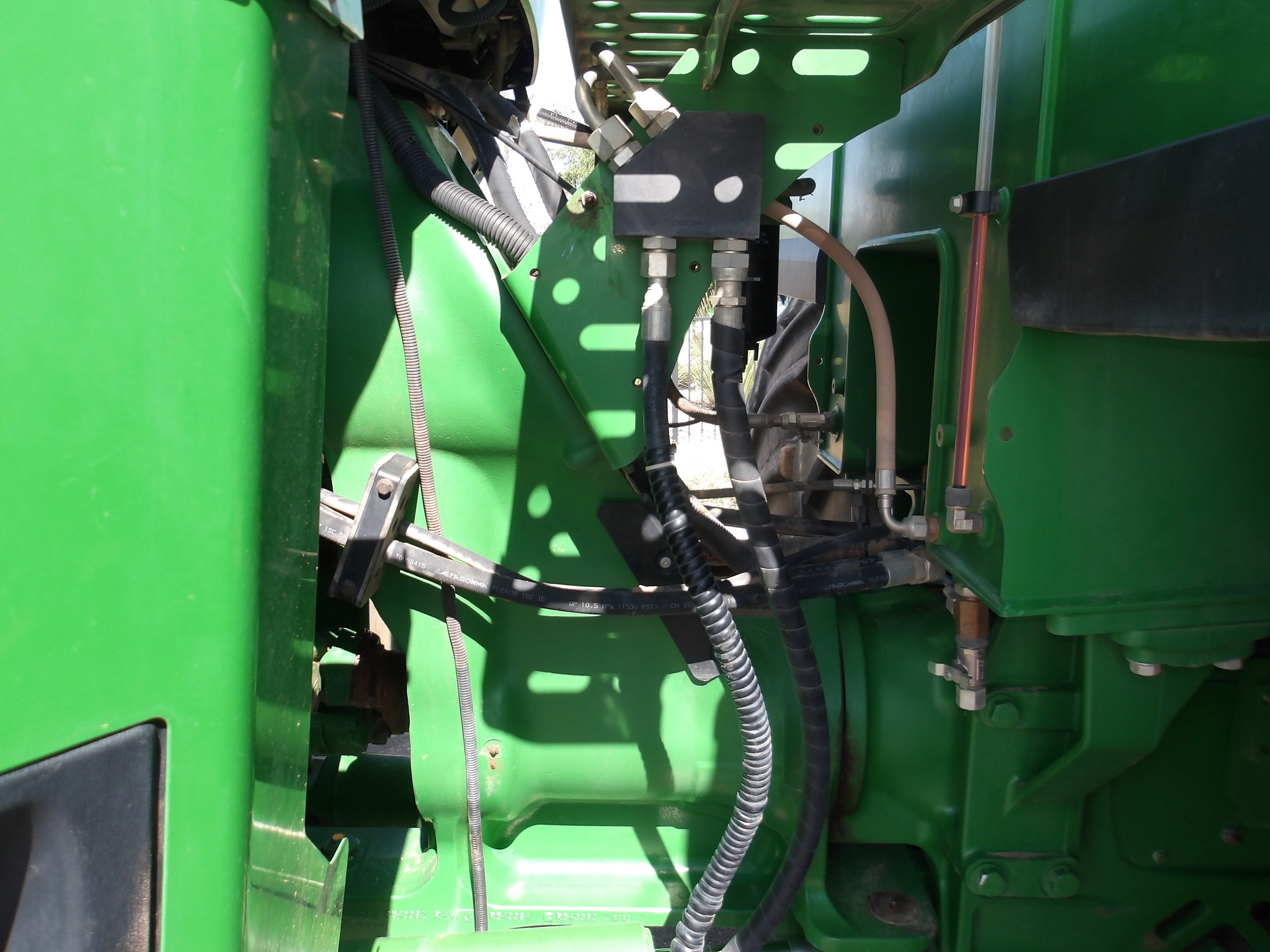 2015 John Deere 9570R Image 39
