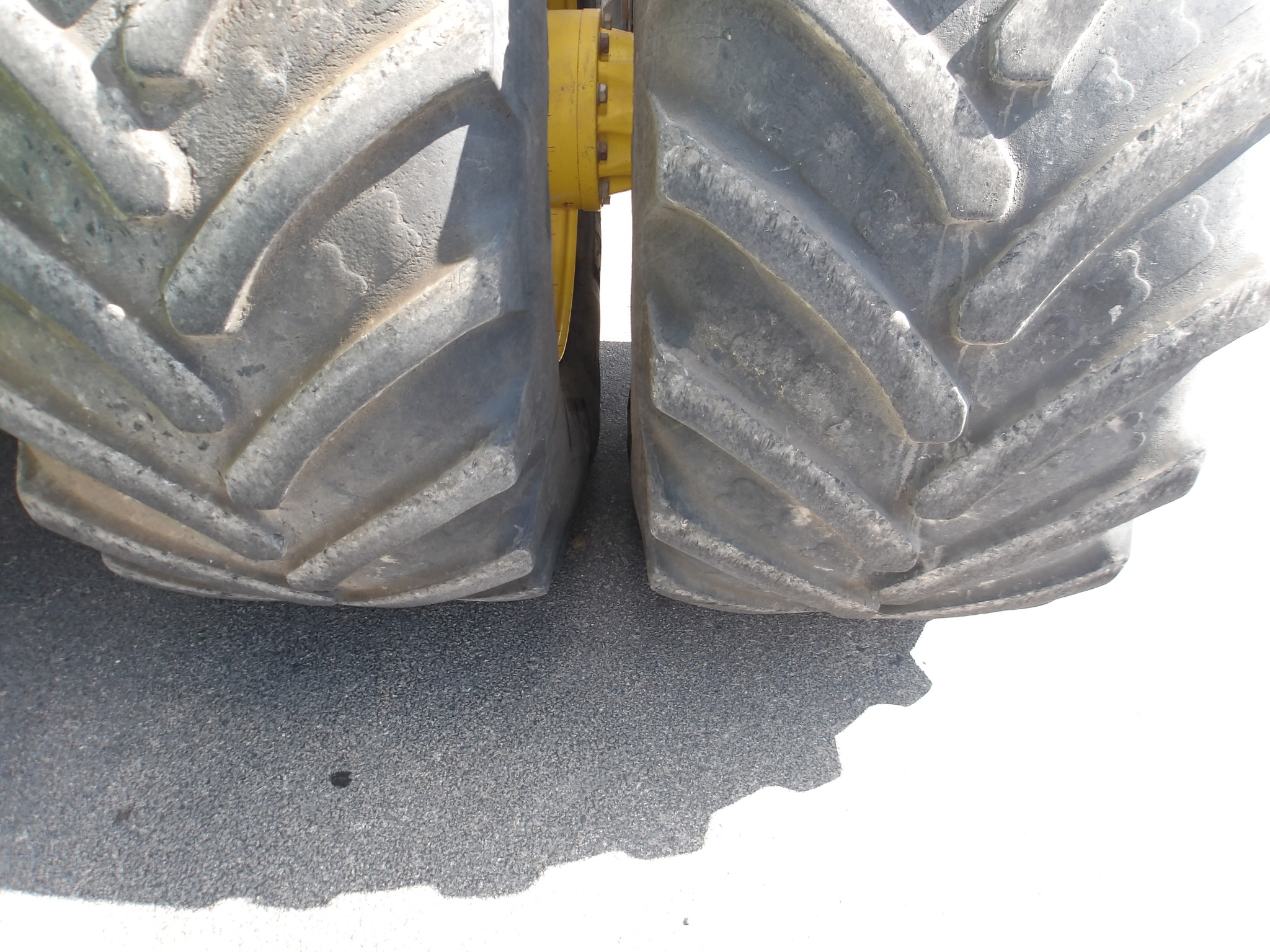 2015 John Deere 9570R Image 15