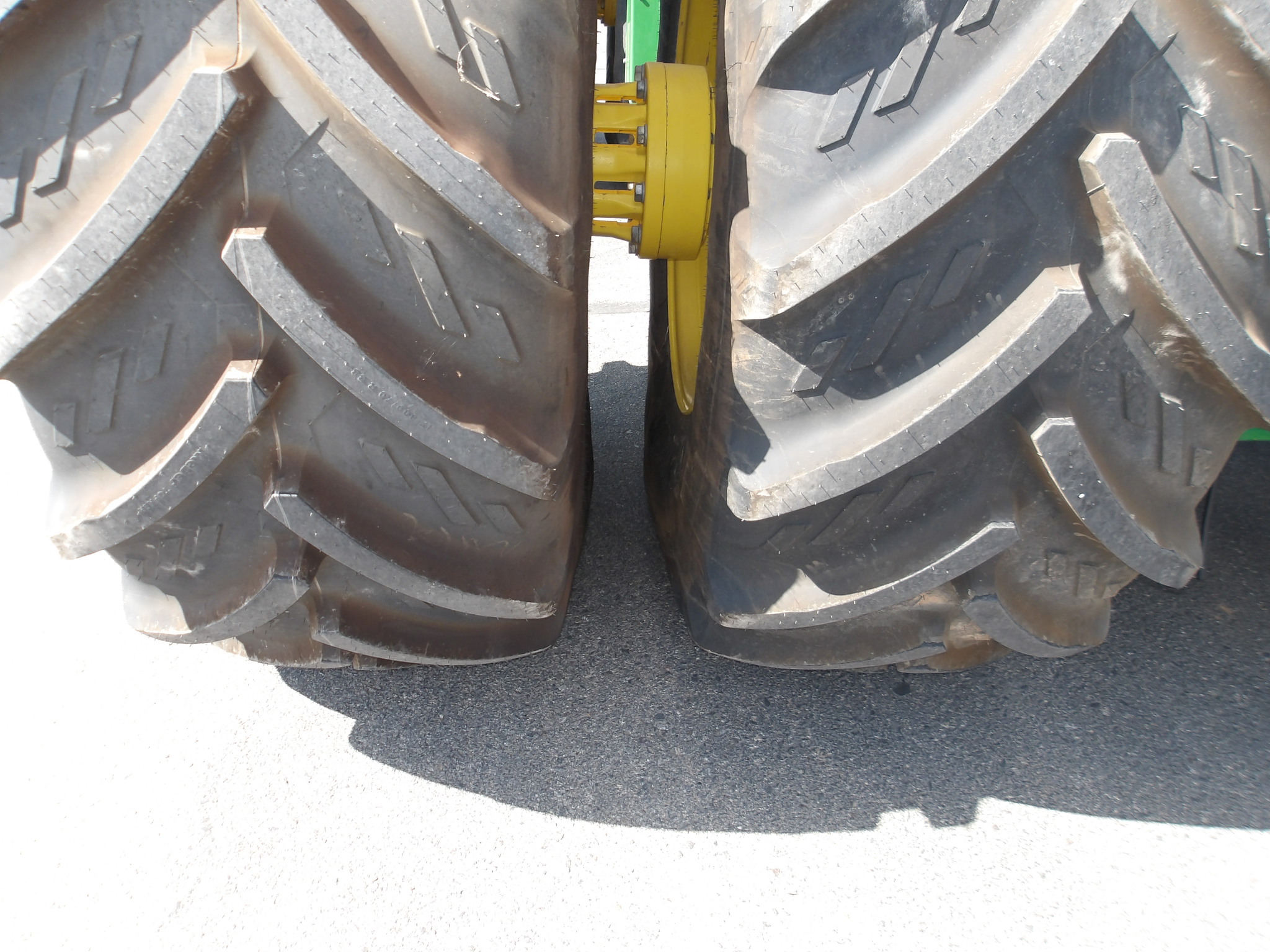 2015 John Deere 9570R Image 17