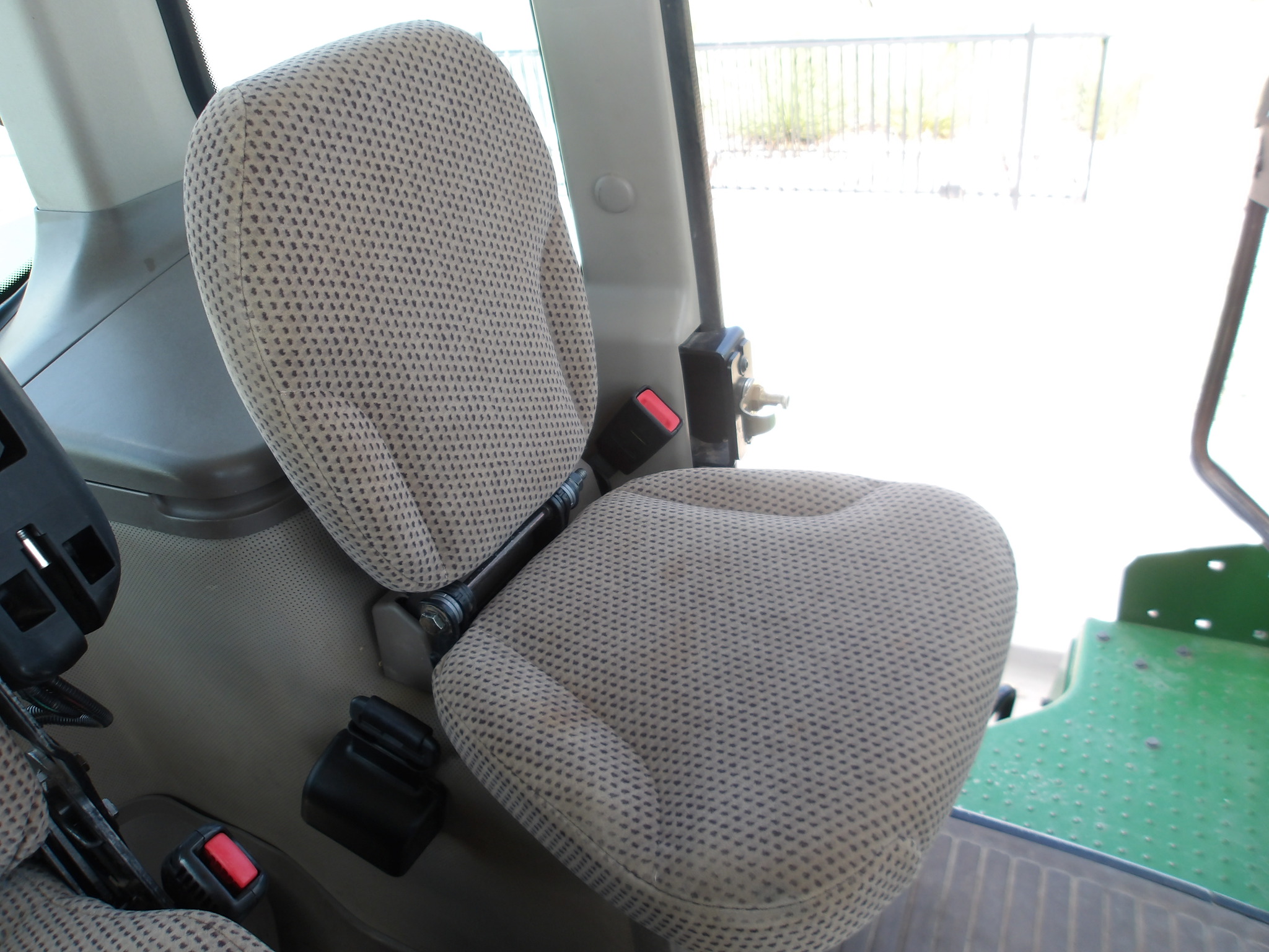 2015 John Deere 9570R Image 23