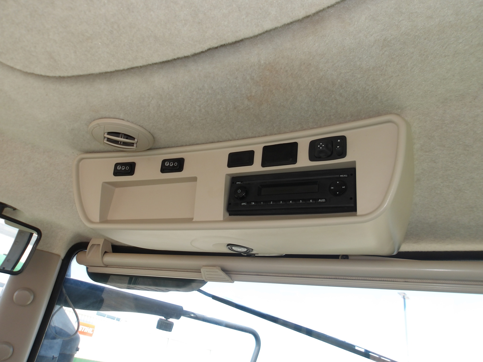 2015 John Deere 9570R Image 28