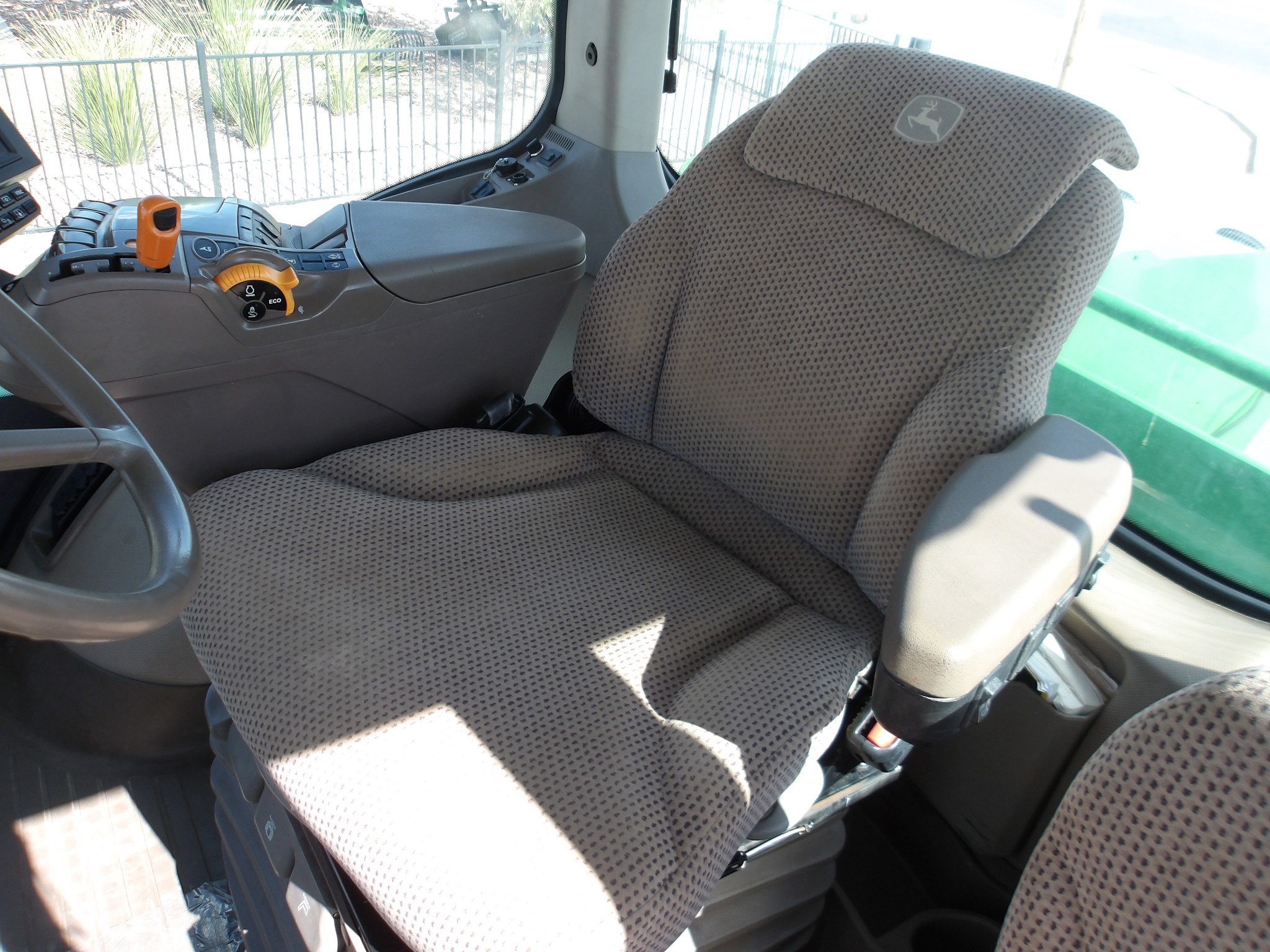 2015 John Deere 9570R Image 29