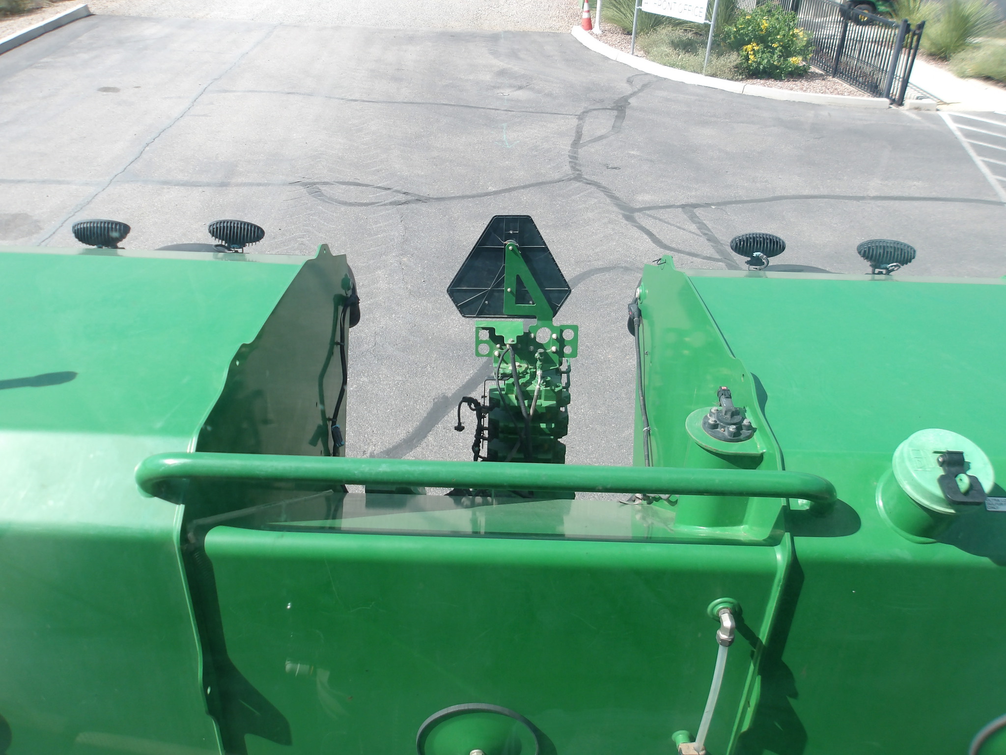 2015 John Deere 9570R Image 34