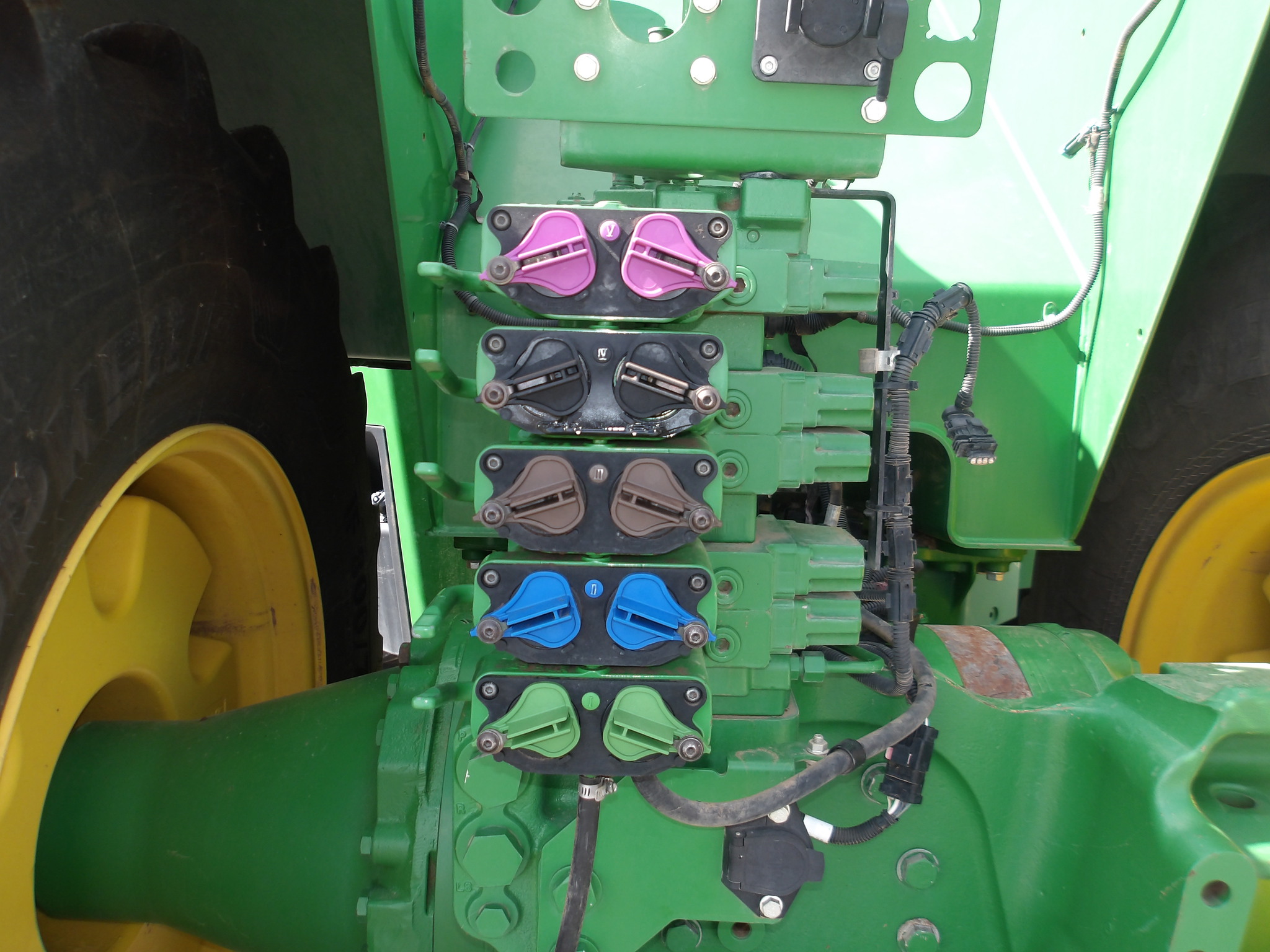 2015 John Deere 9570R Image 40