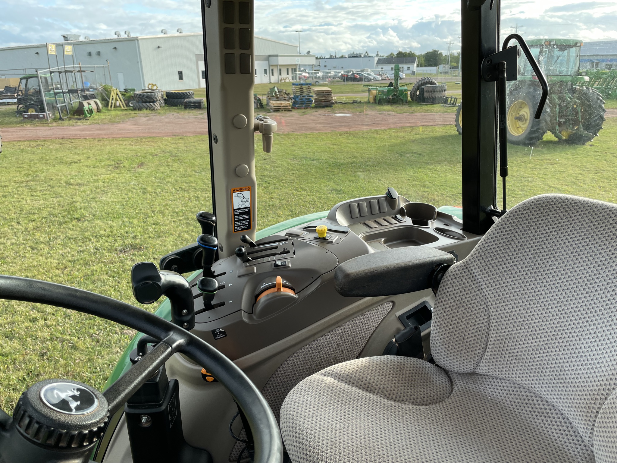 2019 John Deere 5090E Image 21