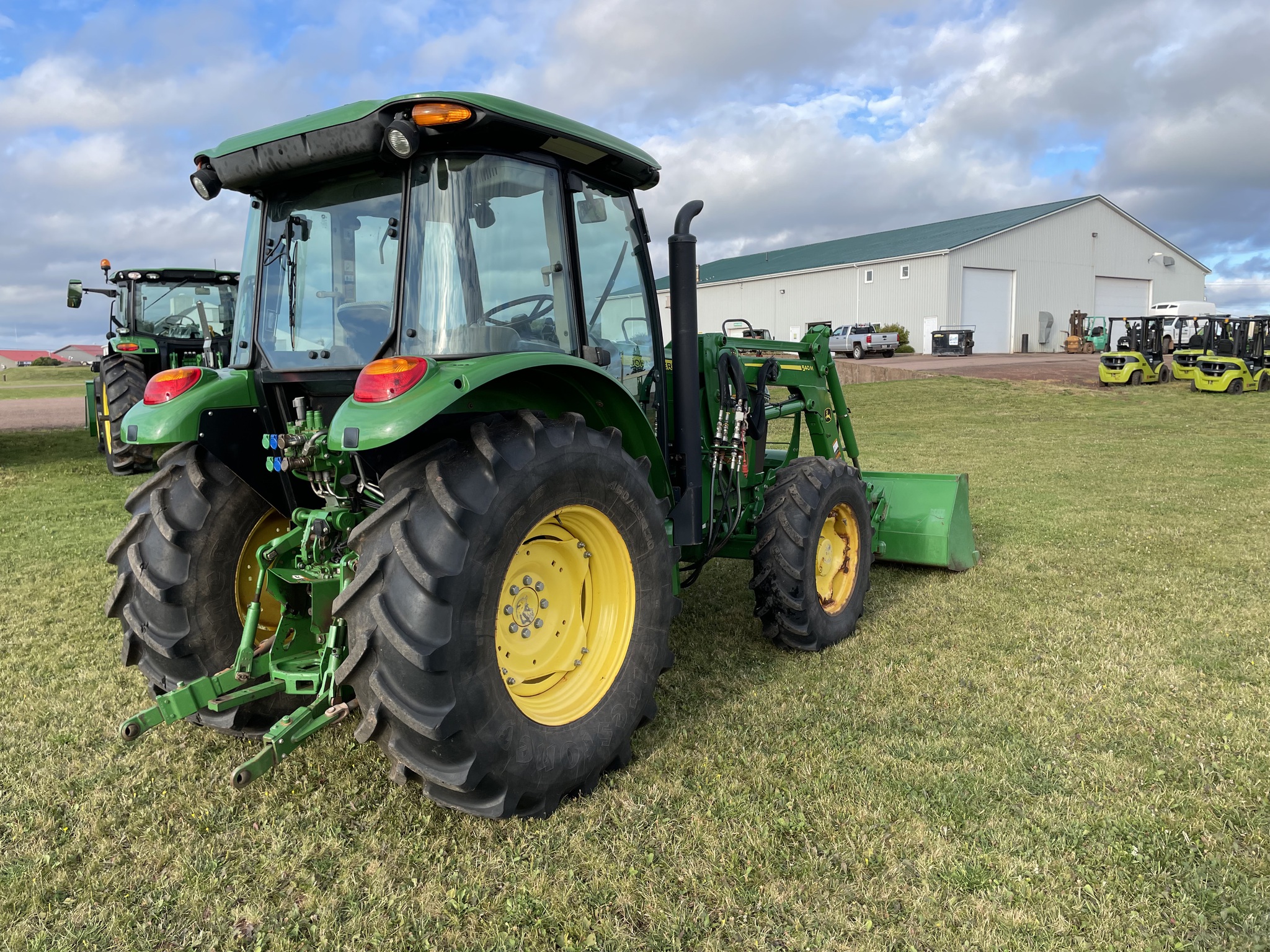 2019 John Deere 5090E Image 4