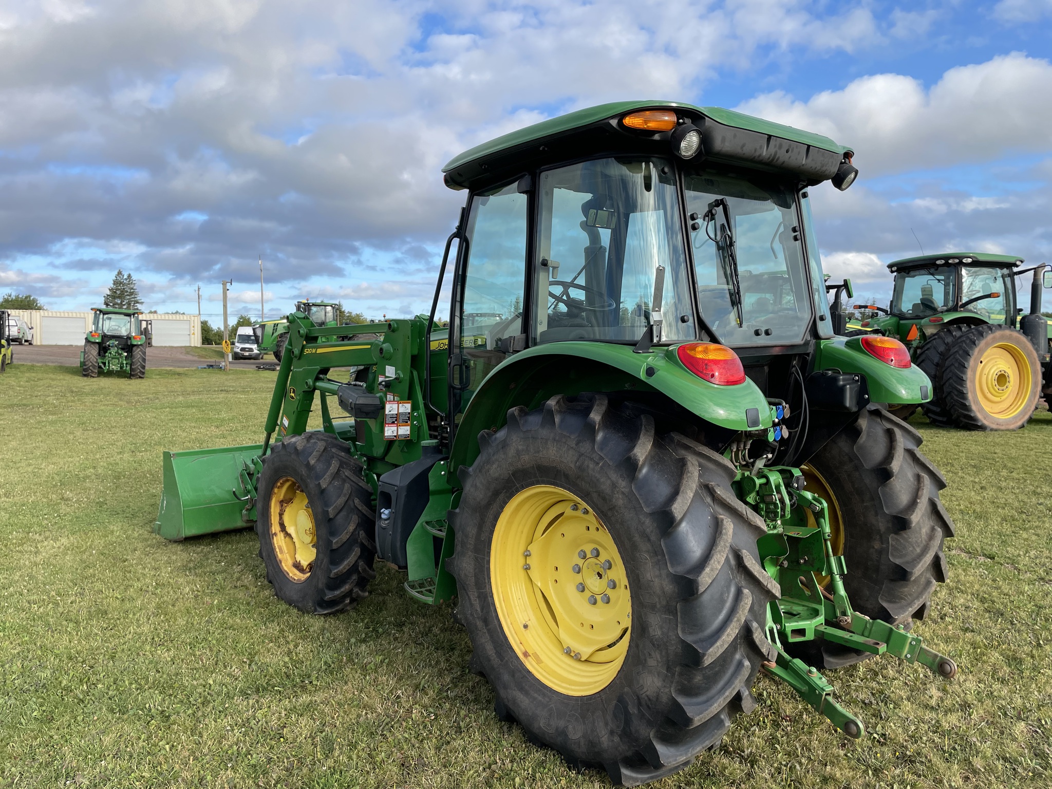 2019 John Deere 5090E Image 2