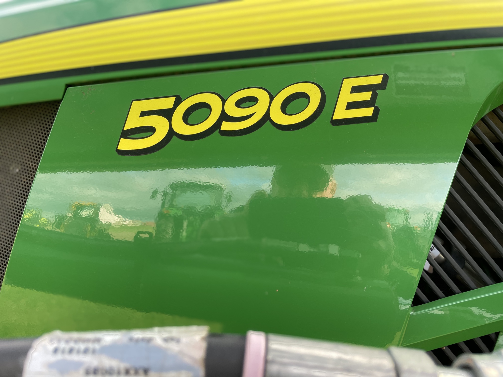 2019 John Deere 5090E Image 9