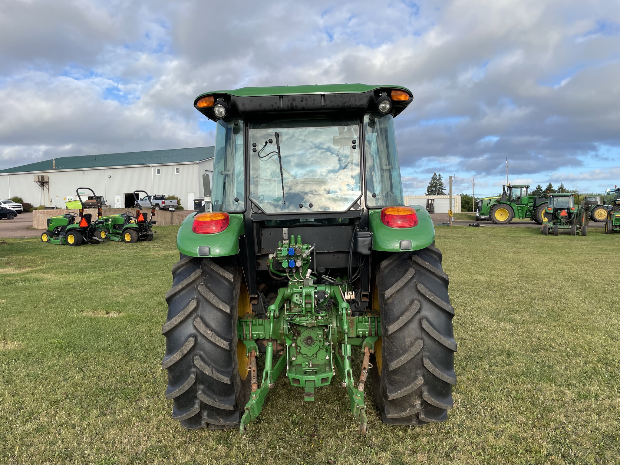 2019 John Deere 5090E Image 3