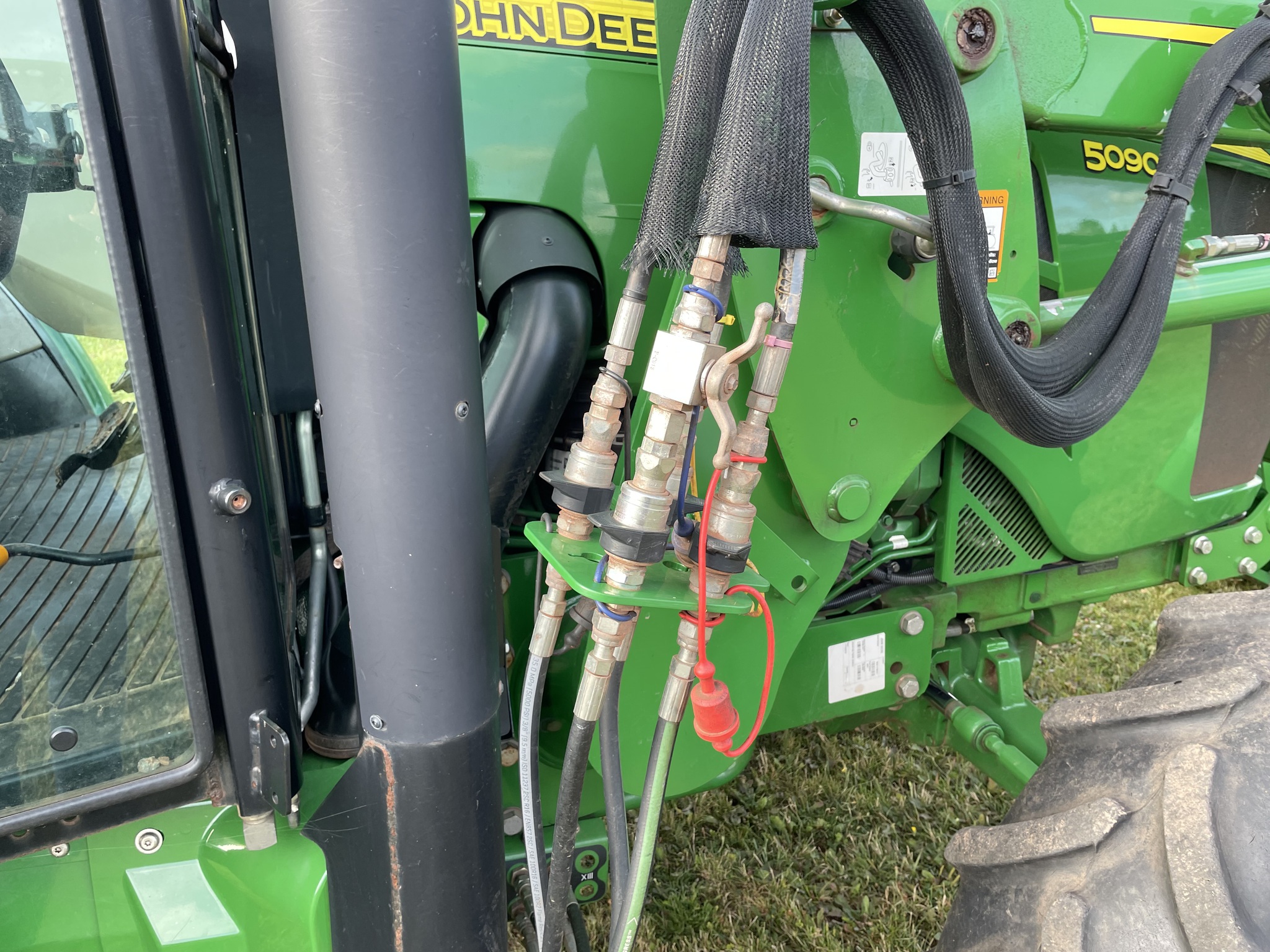 2019 John Deere 5090E Image 18