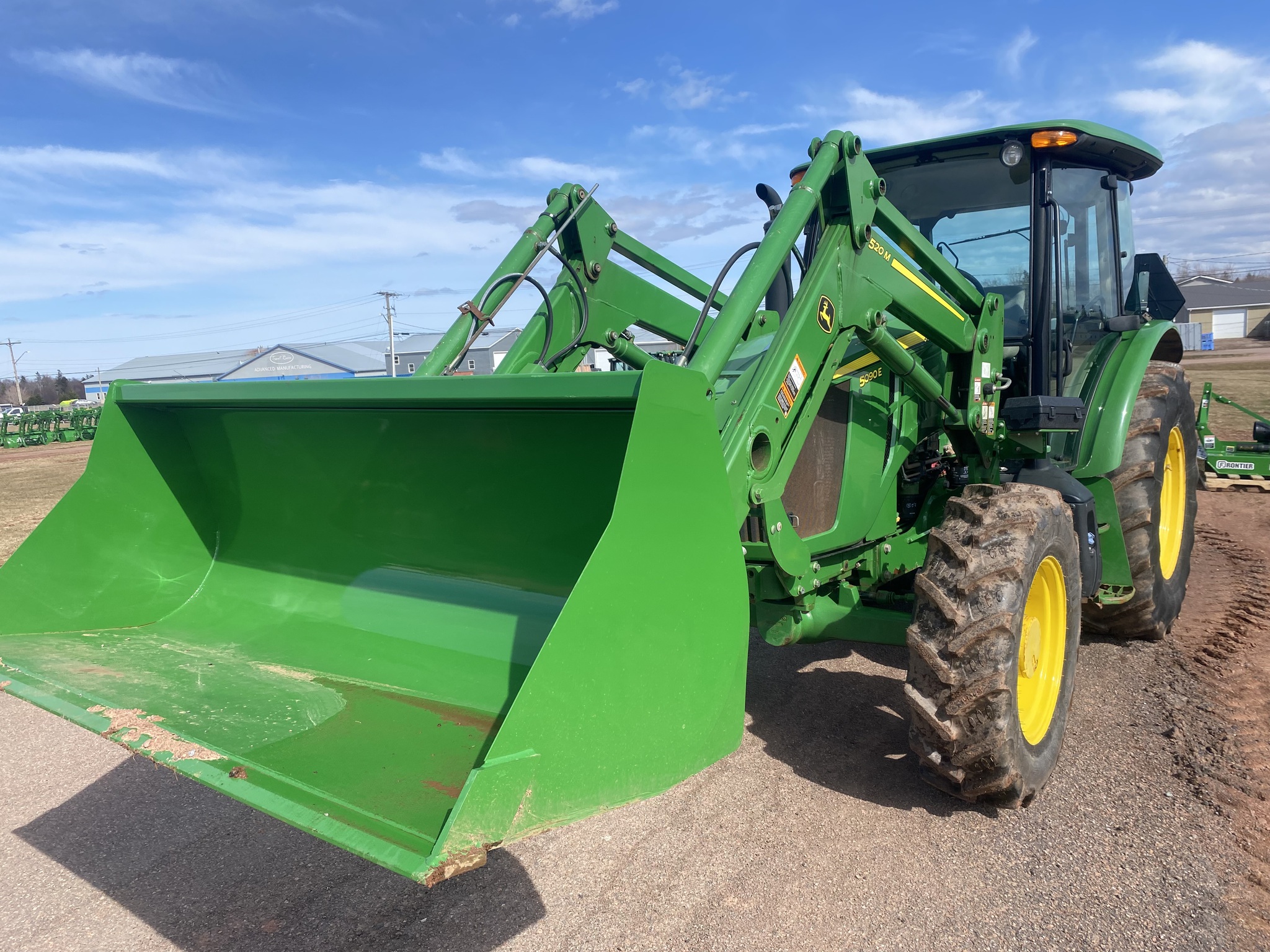 2019 John Deere 5090E Image 15