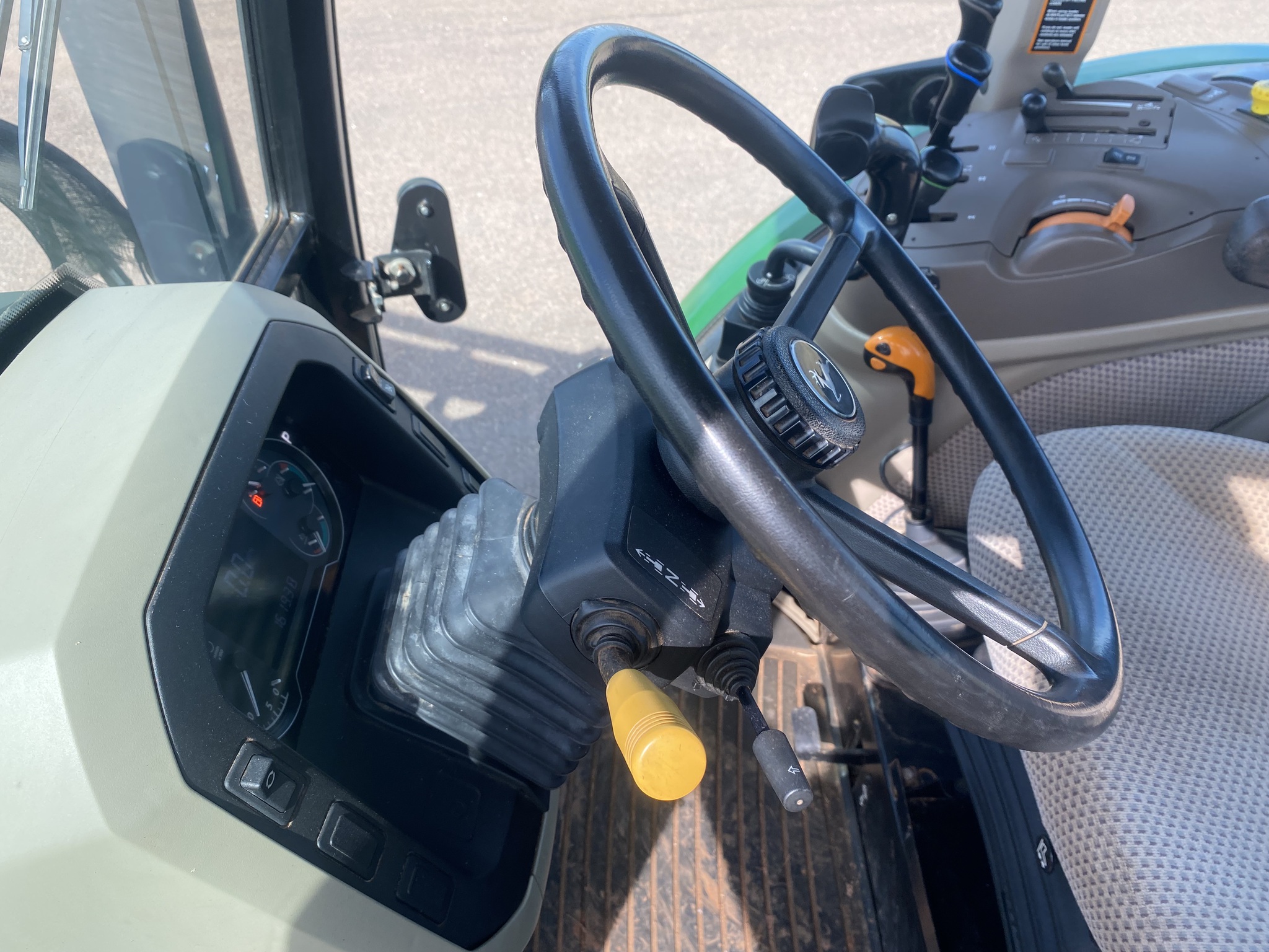 2019 John Deere 5090E Image 11