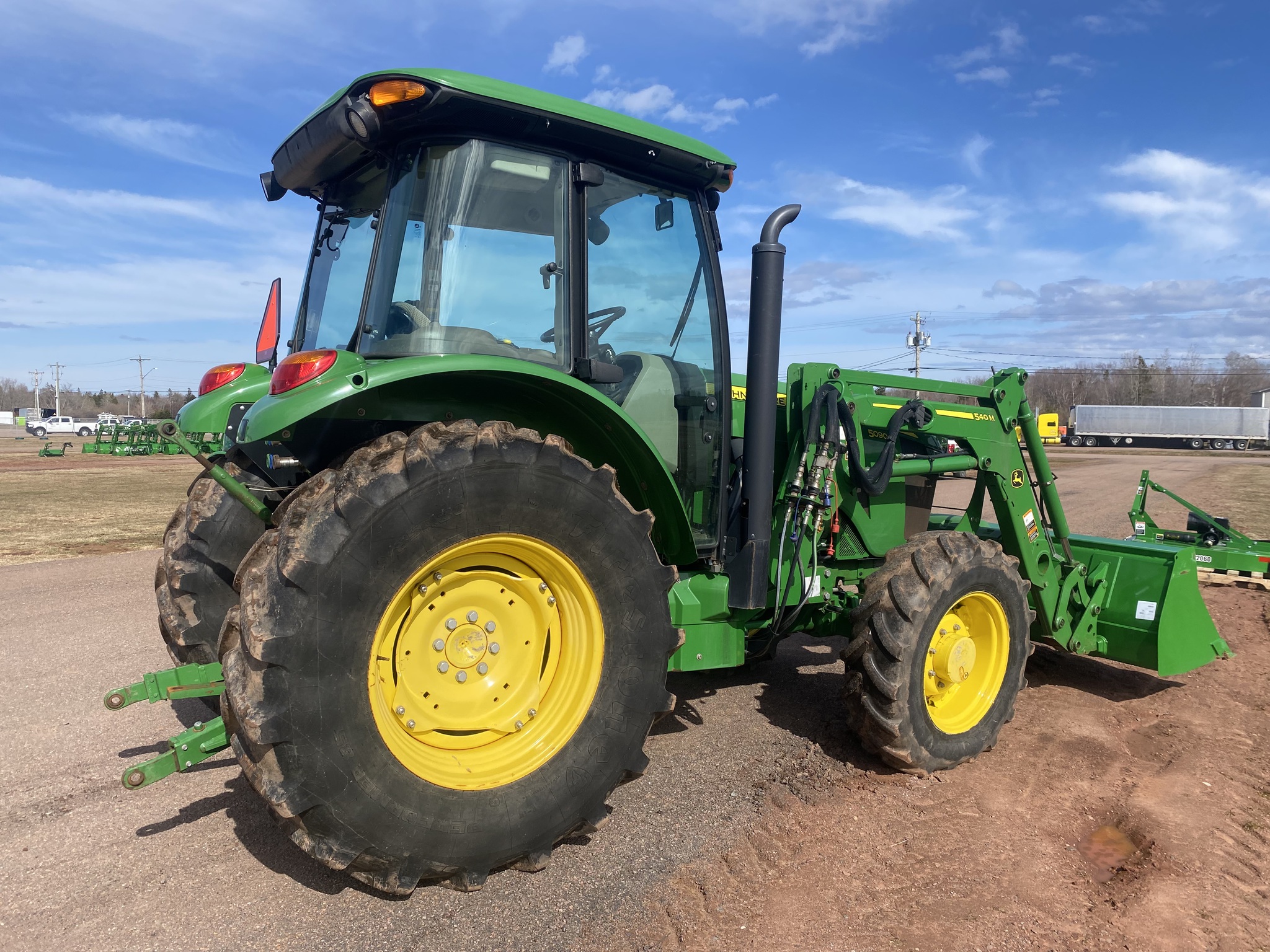 2019 John Deere 5090E Image 9