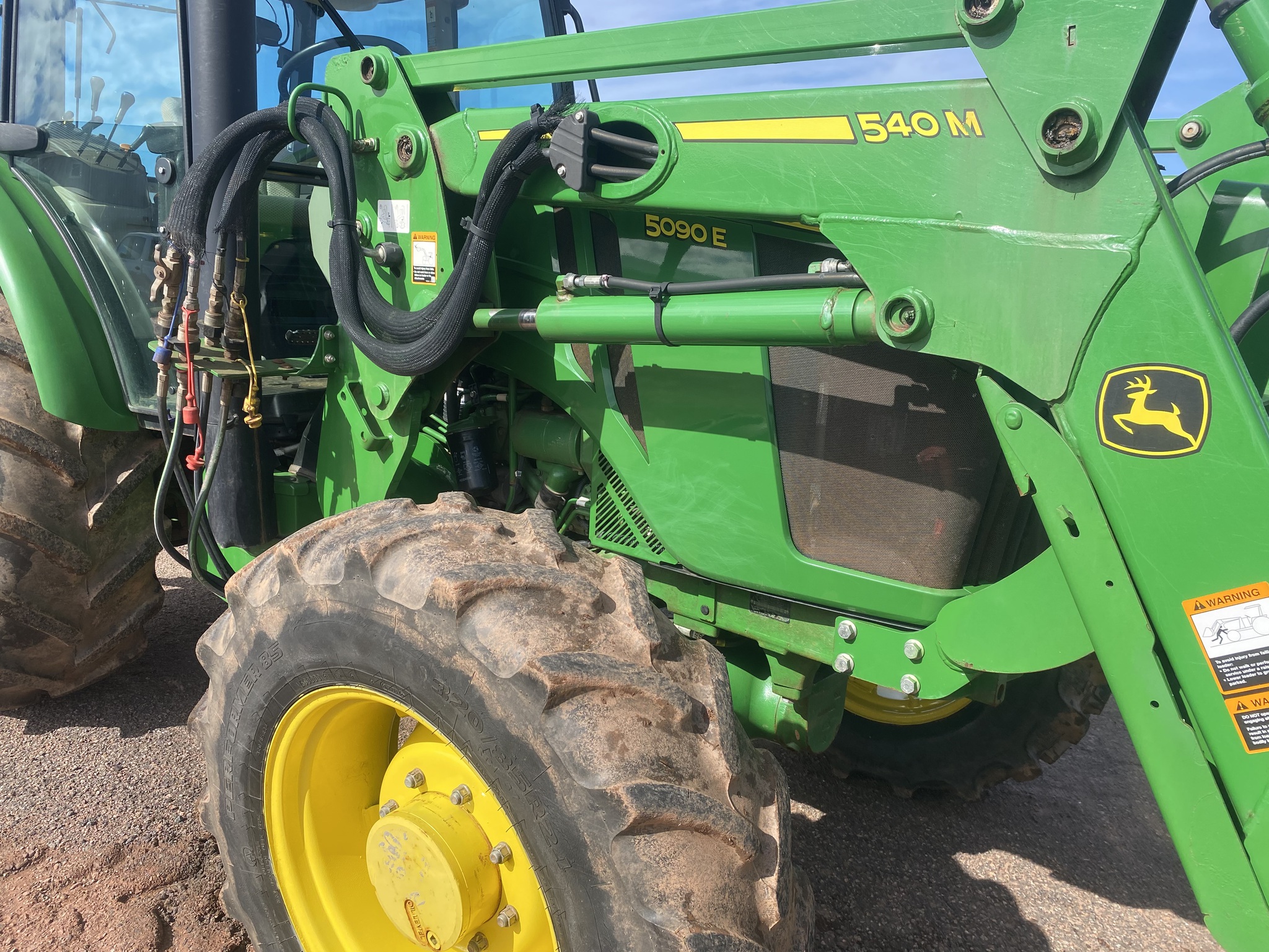 2019 John Deere 5090E Image 8
