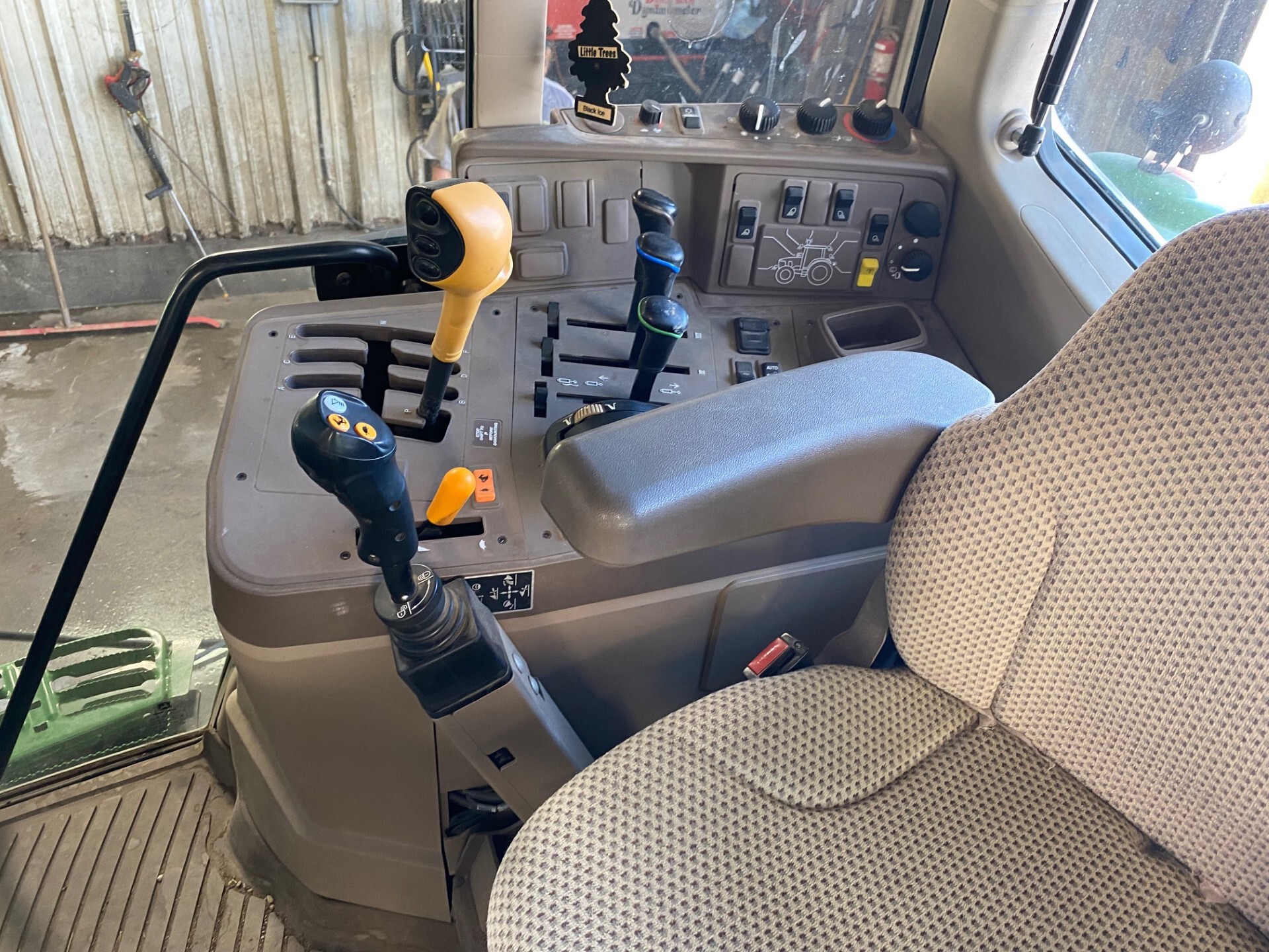 2018 John Deere 6175M Image 8