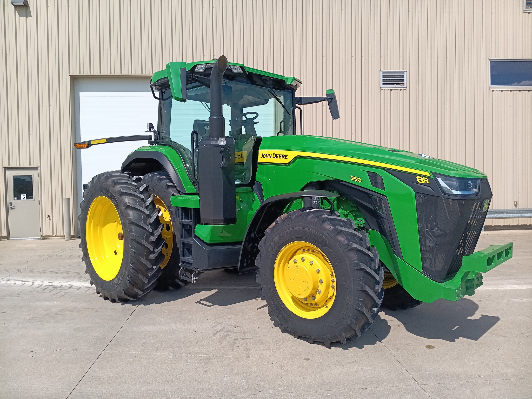 2024 John Deere 8R 250 Image 2