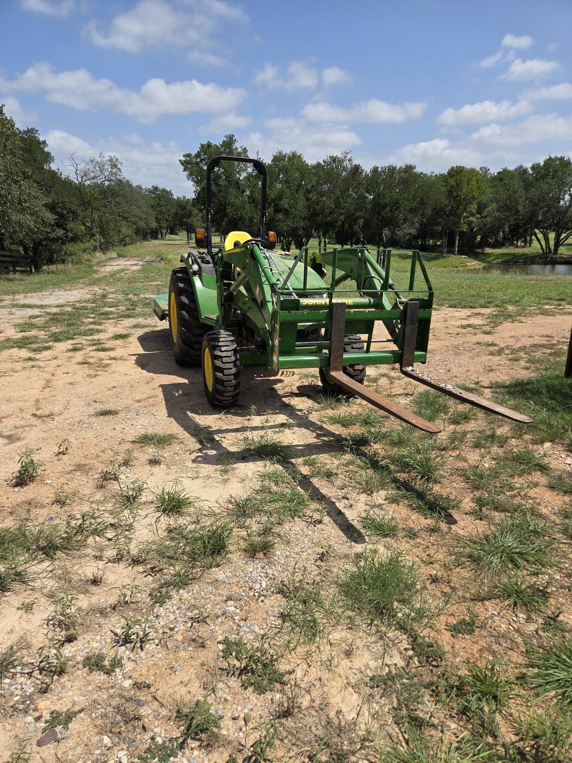 2022 John Deere 4044R Image 4