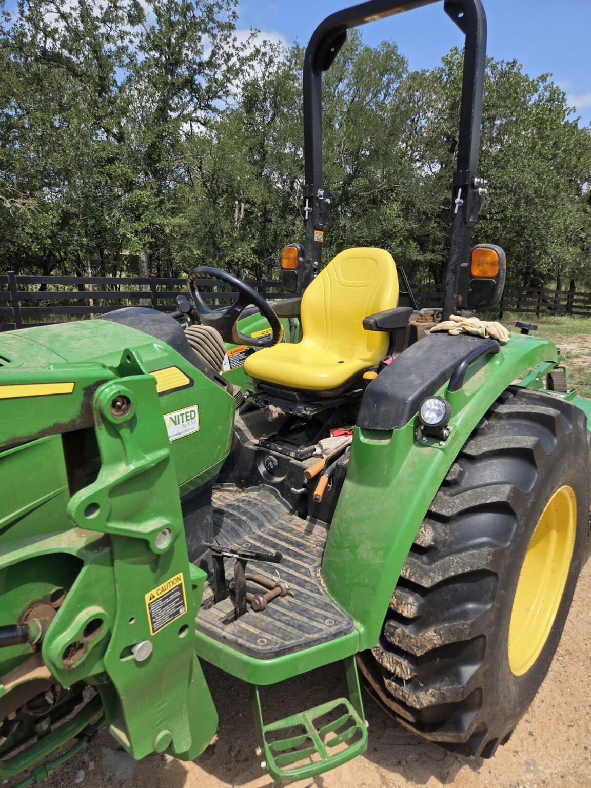 2022 John Deere 4044R Image 11