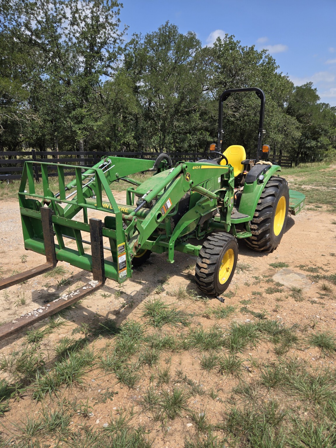 2022 John Deere 4044R Image 3