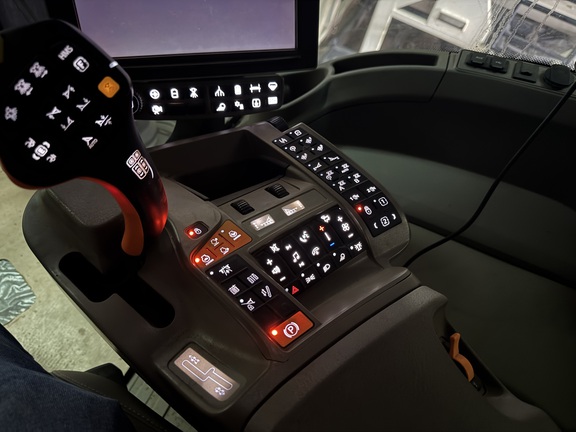 2024 John Deere 800R - Photo13