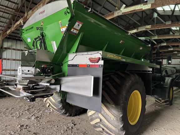 2024 John Deere 800R - Photo9