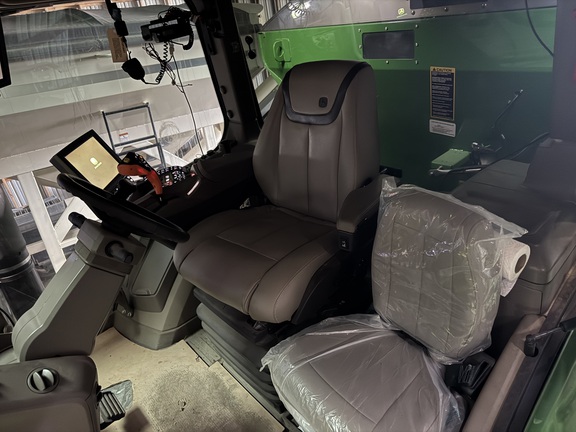 2024 John Deere 800R - Photo10