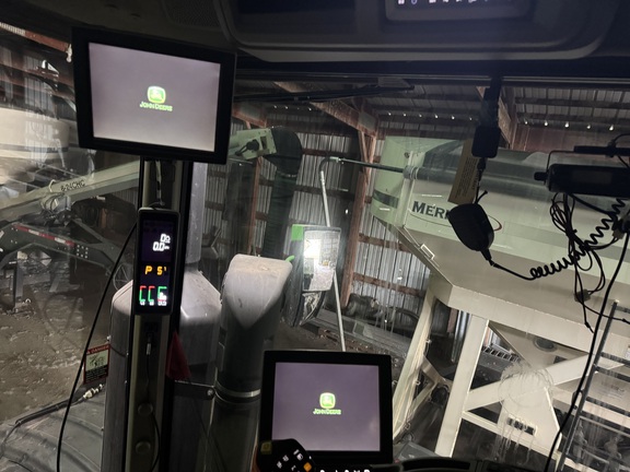 2024 John Deere 800R - Photo15