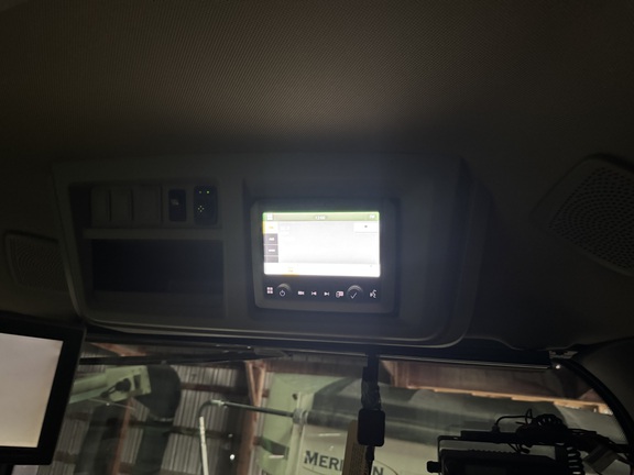 2024 John Deere 800R - Photo14